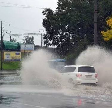 连续几日的大雨“淹没”了海滨之城敖德萨