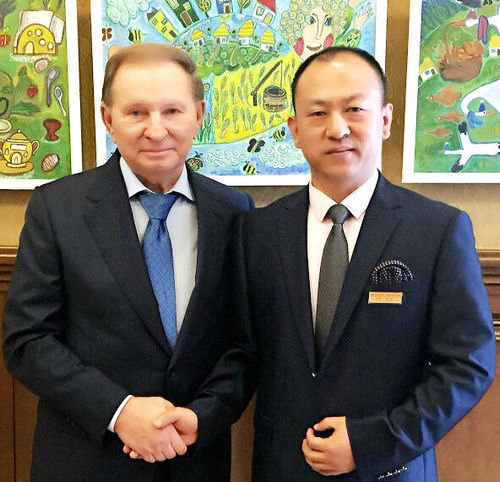 乌克兰第二任总统库奇马亲切接见著名书法家刘俊