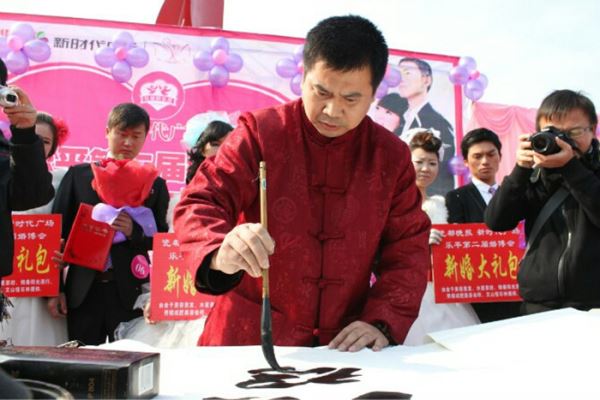 潜心研习中国书法 立志弘扬传统国粹