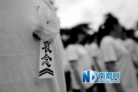 昨日，来自南京市多所中小学的300名青少年代表参加由南京市教育局与侵华日军南京大屠杀遇难同胞纪念馆联合举办的“勿忘国耻 圆梦中华”主题夏令营。新华社发