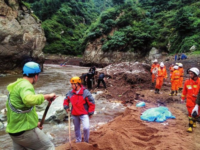 秦岭小峪山洪遇难者升至7人 近期暴雨已致陕西12人遇难