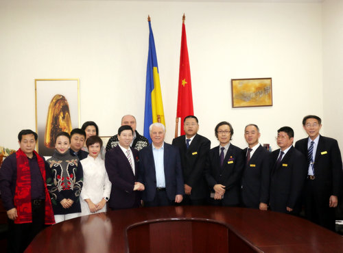 1、乌克兰首任总统、武装部队总司令亲切接见中国文化艺术·商务之旅代表团.jpg